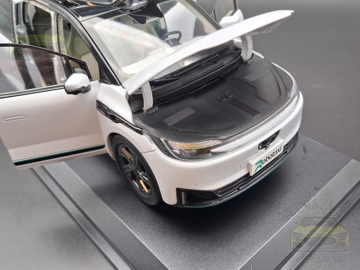 Apollo RT6 "Robotaxi" Weiss (2022)