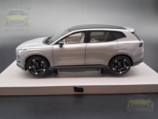 Volvo XC70 (2025) Aurora Silver