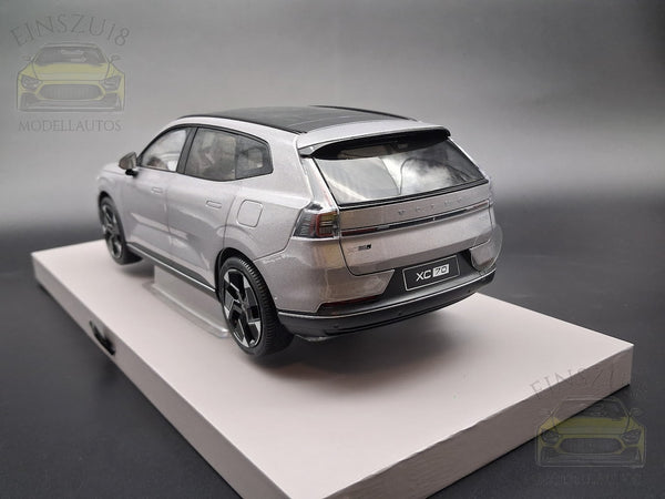 Volvo XC70 (2025) Aurora Silver