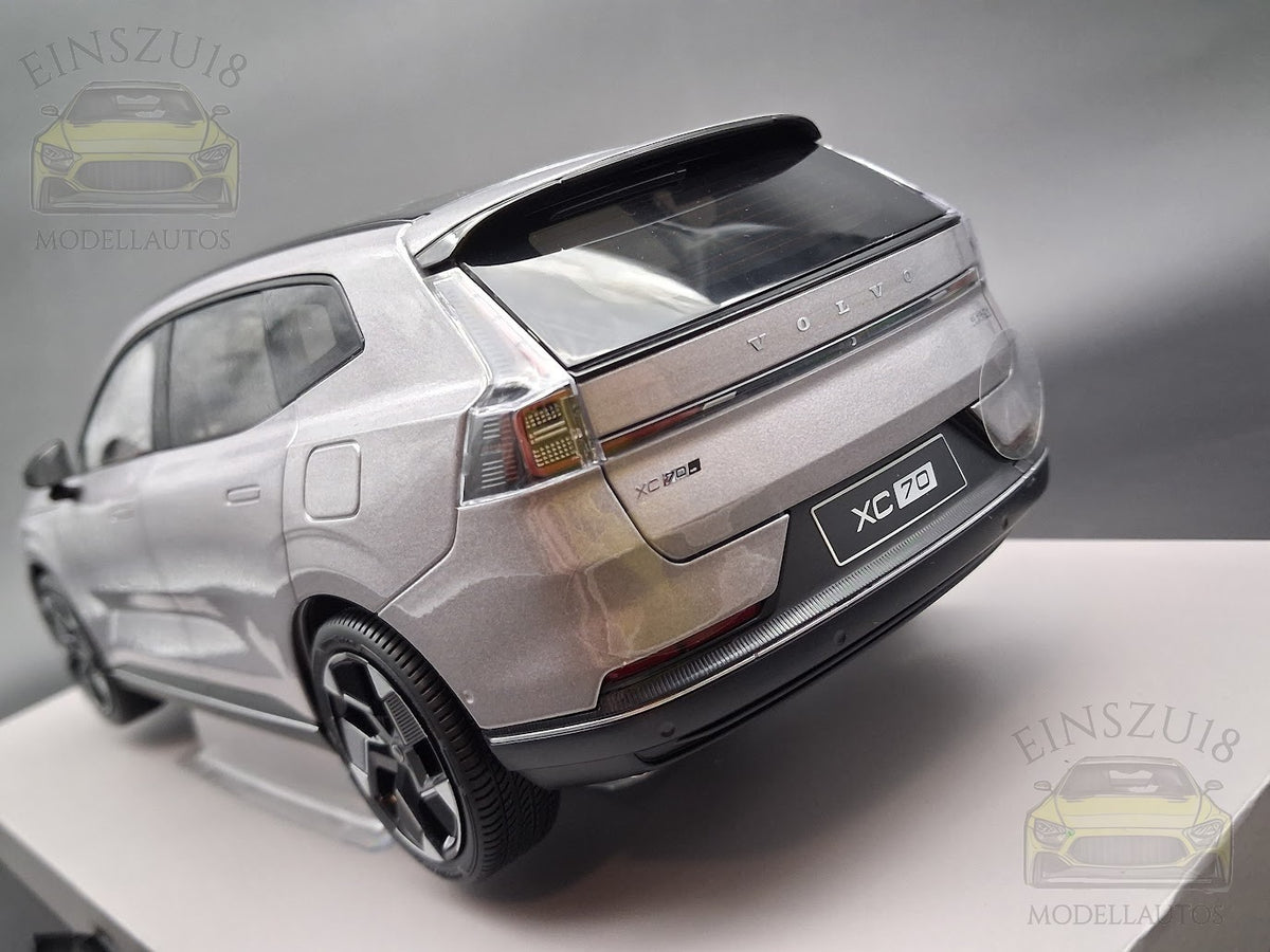 Volvo XC70 (2025) Aurora Silver