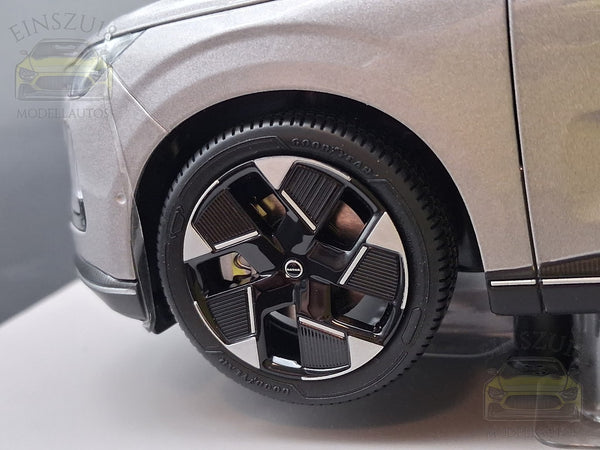 Volvo XC70 (2025) Aurora Silver