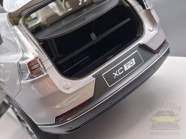 Volvo XC70 (2025) Aurora Silver