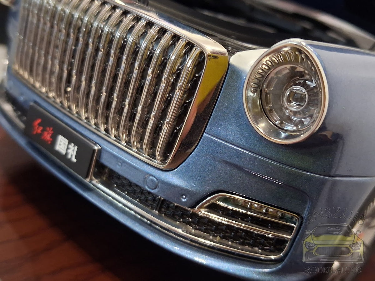 1:18 Hongqi Guoli (L5) White/ Light Blue Metallic Modellauto China