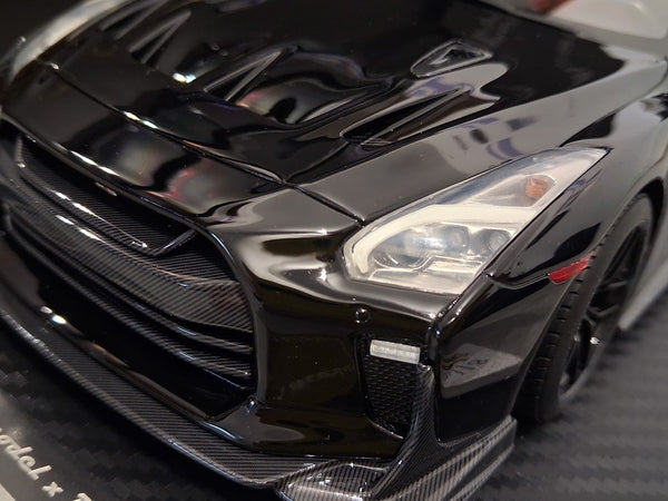 1:18 Onemodel Nissan GT-R 2017 Black mit Wechselbaren Felgen + Vitrine - OM25N04