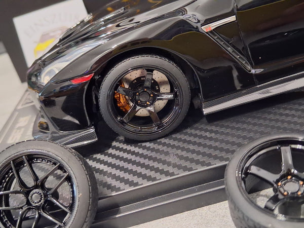 1:18 Onemodel Nissan GT-R 2017 Black mit Wechselbaren Felgen + Vitrine - OM25N04