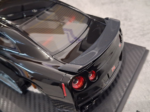 1:18 Onemodel Nissan GT-R 2017 Black mit Wechselbaren Felgen + Vitrine - OM25N04