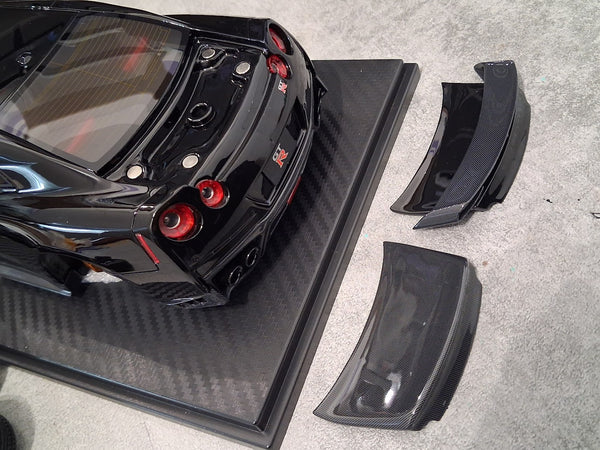 1:18 Onemodel Nissan GT-R 2017 Black mit Wechselbaren Felgen + Vitrine - OM25N04