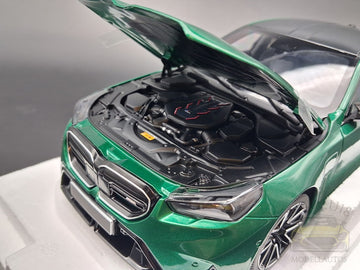BMW M5 2024 Green Metallic (All Open) - 110023800