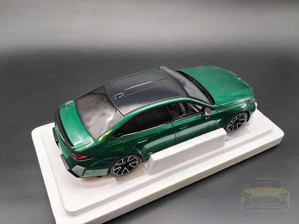 BMW M5 2024 Green Metallic (All Open) - 110023800