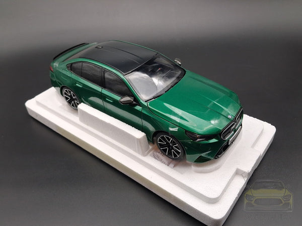 BMW M5 2024 Green Metallic (All Open) - 110023800