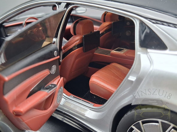 BYD Yangwang U7 Modellauto auf Ledersockel