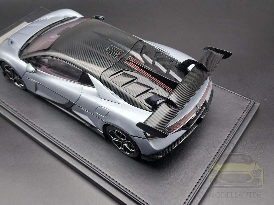 BYD Yangwang U9 Modellauto auf Ledersockel