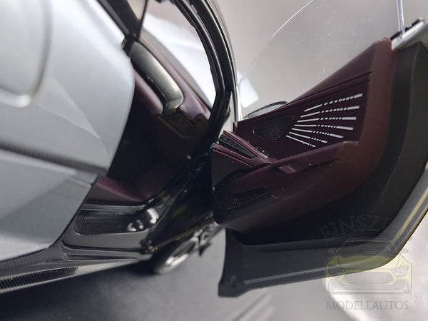 BYD Yangwang U9 Modellauto auf Ledersockel