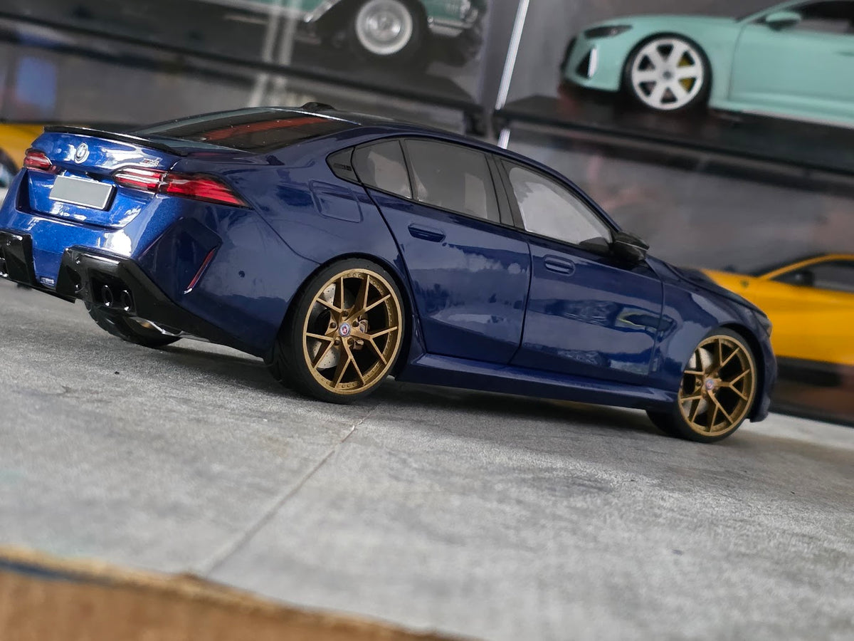1 of 1  Minichamps BMW M5 2024 Blue Metallic - HRE Wheels Gold/ Kupfer