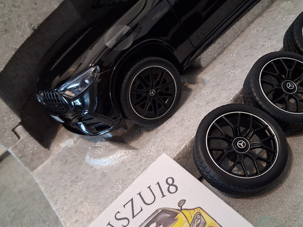 Mercedes-Benz AMG GLC63 Obsidian Black mit 2. Radsatz NZG - 111000050