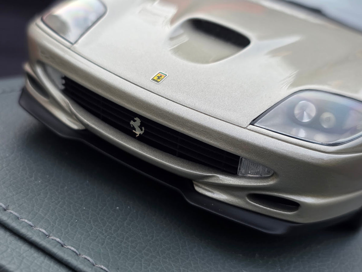 1:18 BBR Ferrari 550 Maranello 1996 - made in italy Grigio Ingrid - Bordeaux - BBR1873B