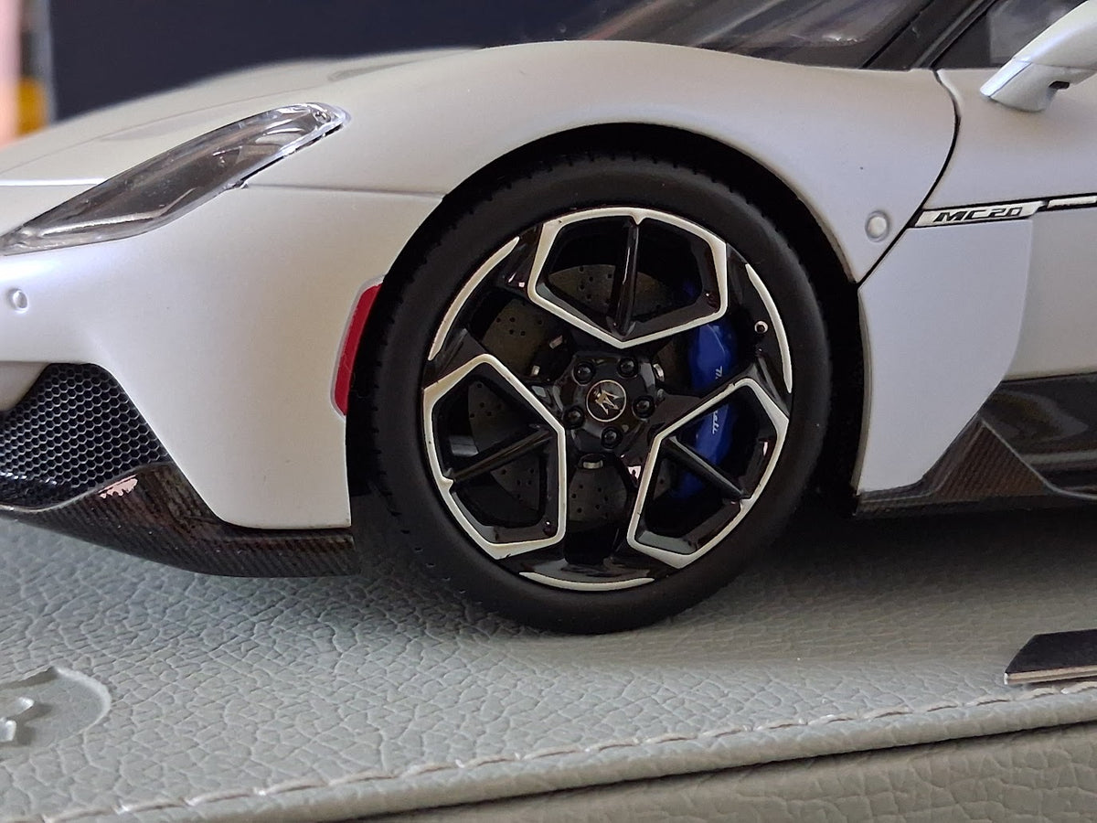 1:18 BBR Models Maserati MC20 (2020) Bianco Audace HE180051AMA