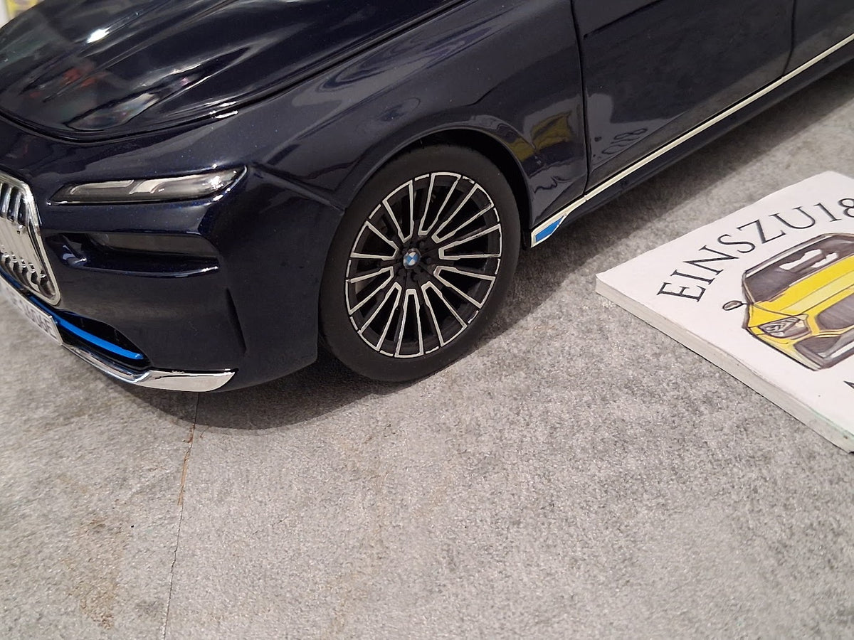 1:18 BMW i7 Dunkelblau Metallic Einzelstück 1 of 1 Minichamps