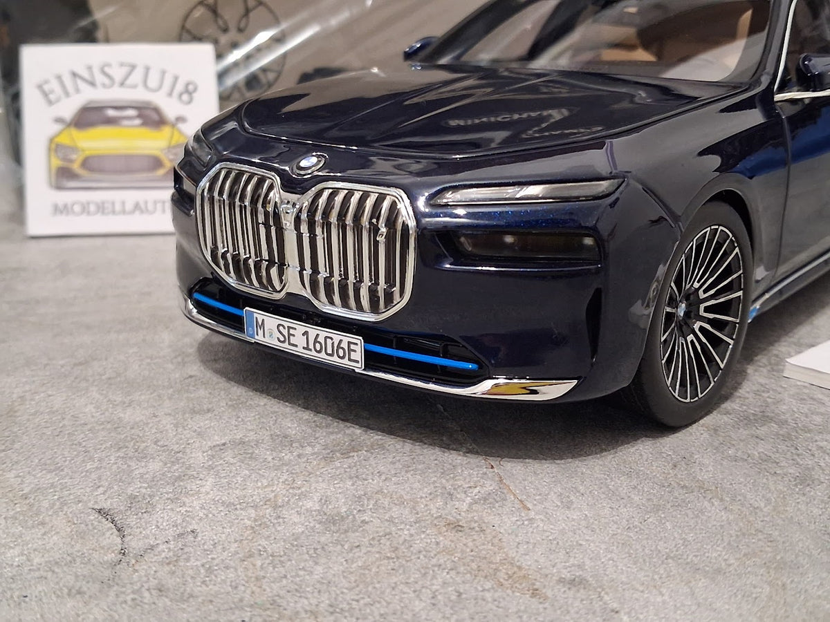 1:18 BMW i7 Dunkelblau Metallic Einzelstück 1 of 1 Minichamps