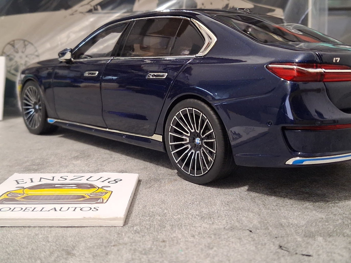 1:18 BMW i7 Dunkelblau Metallic Einzelstück 1 of 1 Minichamps