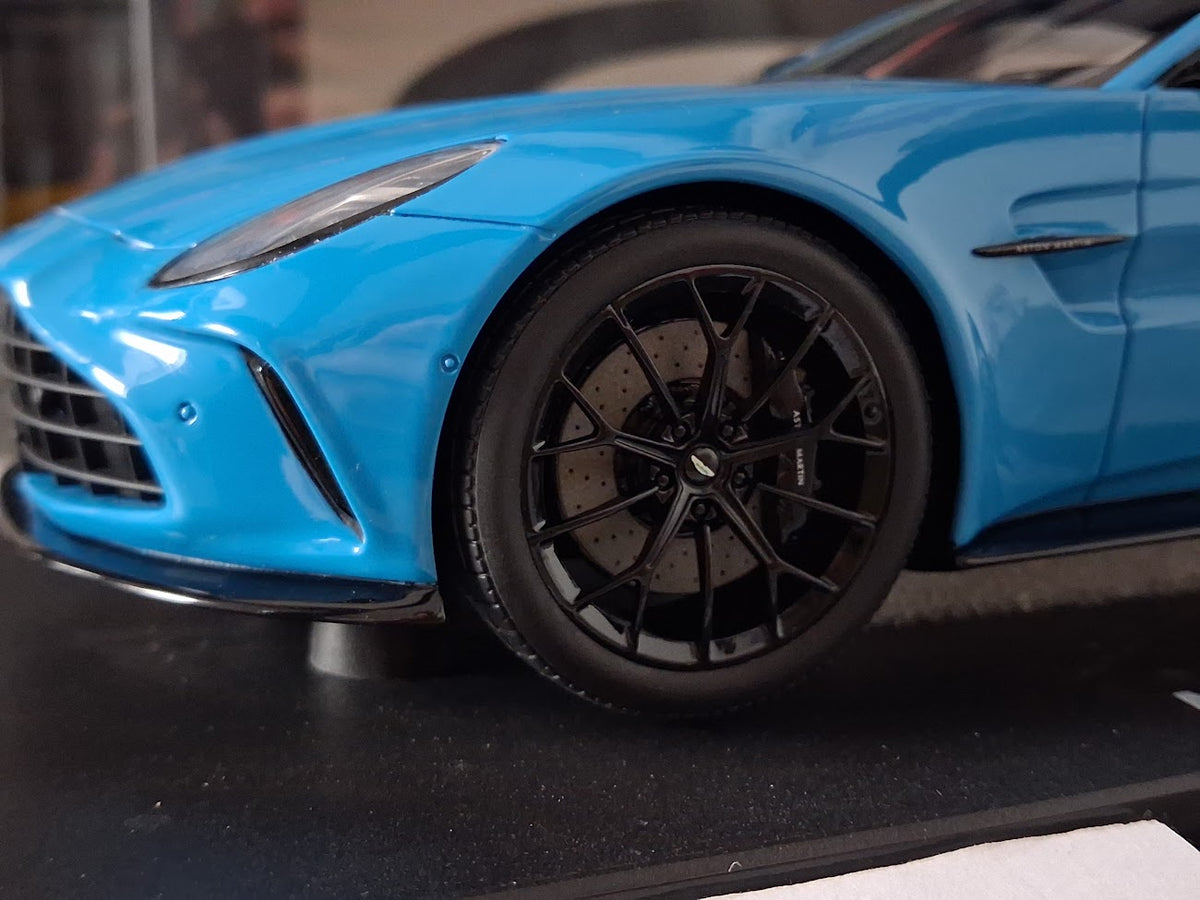 1:18 ASTON MARTIN VANTAGE ELWOOD BLUE 2024 GT1008