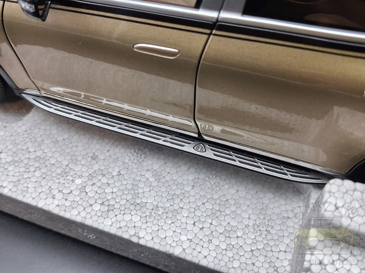 Mercedes-Maybach EQS 680 SUV (Z296) - Obsidianschwarz/ Kalaharigold