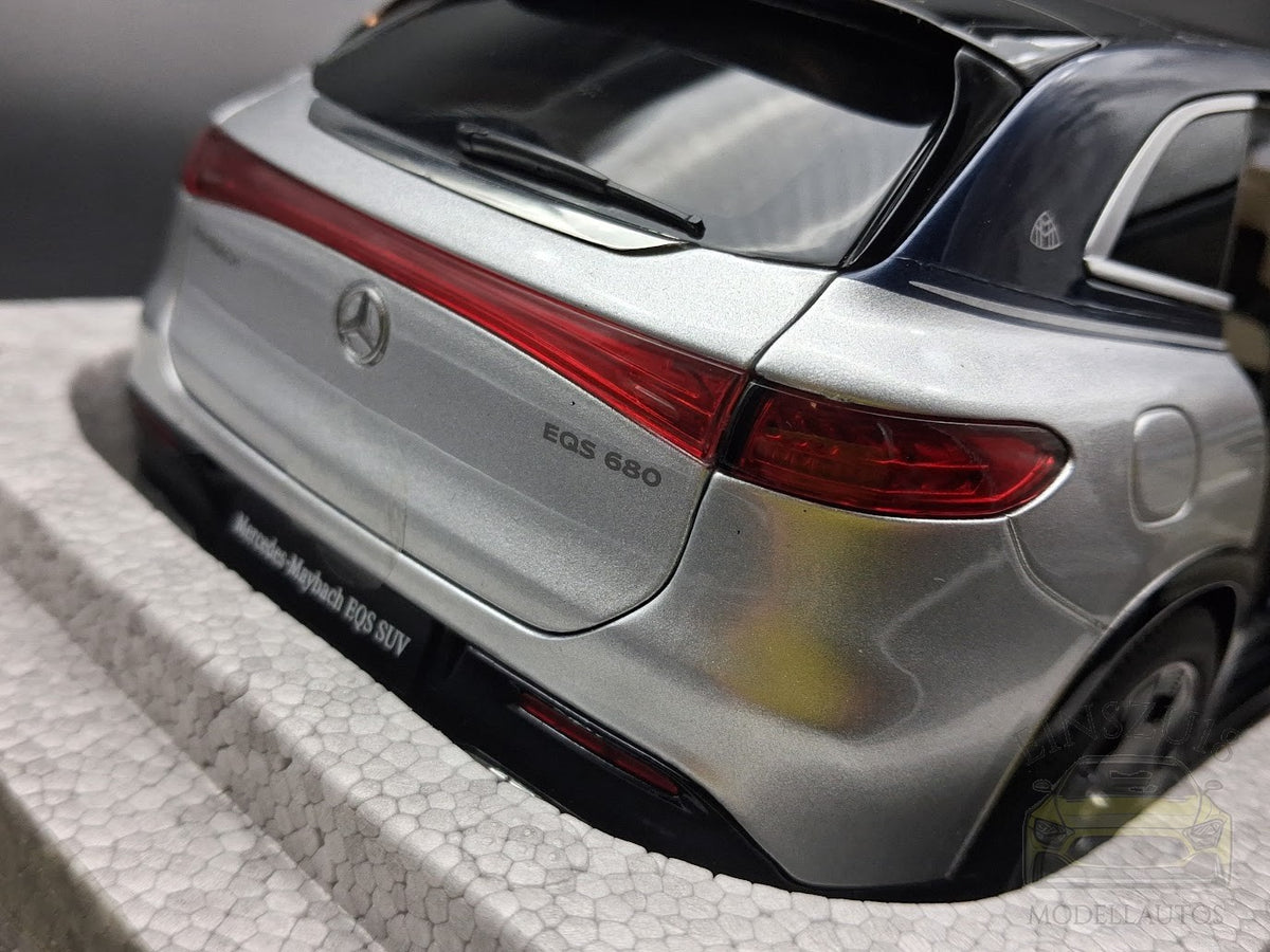 Mercedes-Maybach EQS 680 SUV (Z296) - Nautikblau/ Hightech-Silber