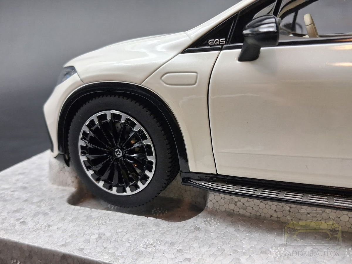 Mercedes-Benz EQS SUV AMG Line (X296)- Manufaktur Diamantweiss Bright
