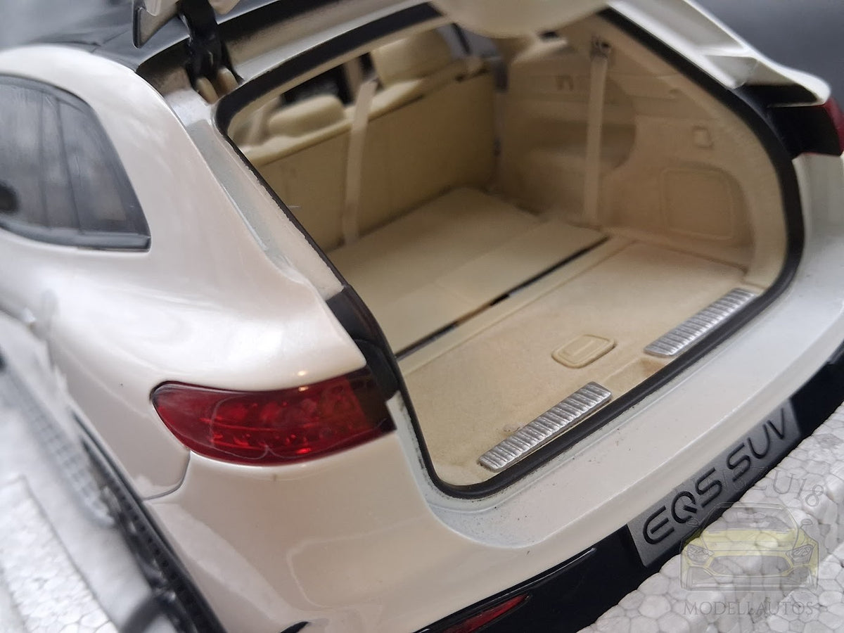 Mercedes-Benz EQS SUV AMG Line (X296)- Manufaktur Diamantweiss Bright
