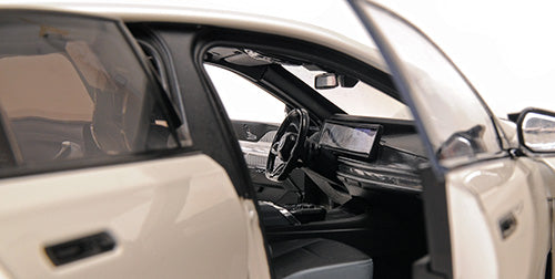 BMW i7 M70 (G70) – 2024 – WHITE METALLIC 110023702