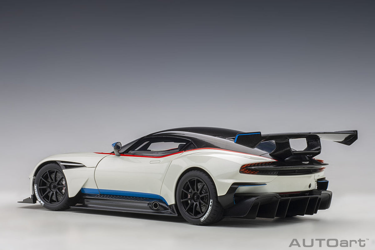 Aston Martin Vulcan 2015 Stratus White