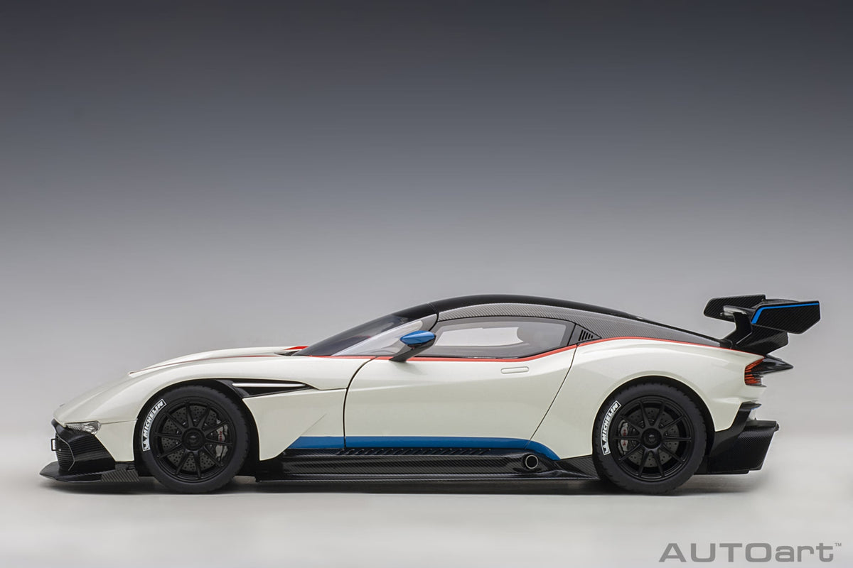 Aston Martin Vulcan 2015 Stratus White