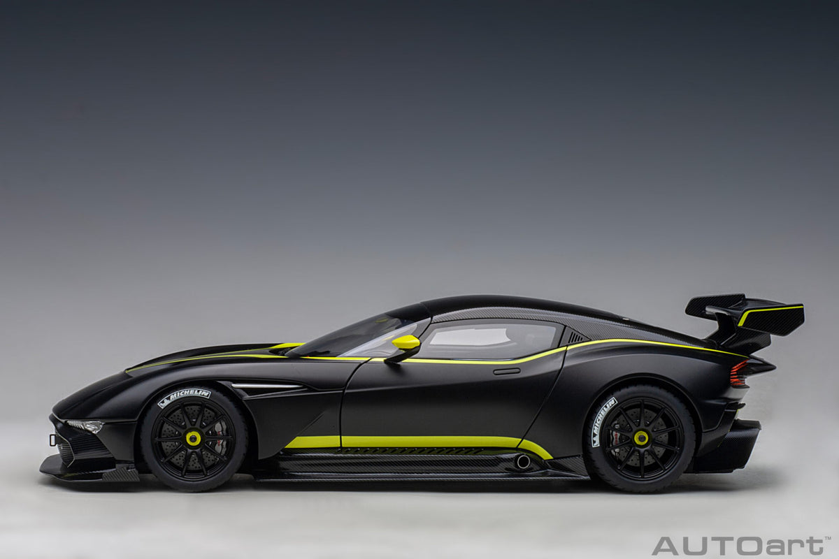 Aston Martin Vulcan 2015 Mattblack / Lime Green Stripes