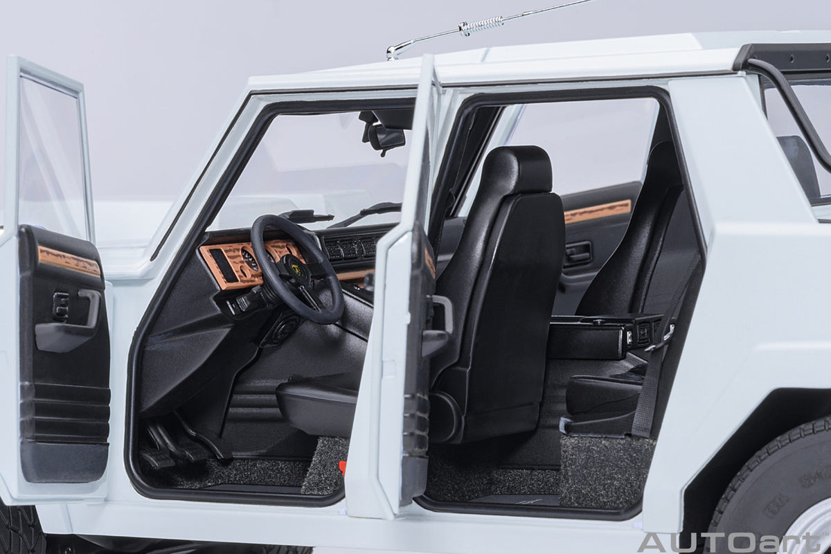 Lamborghini LM002 (Bianco Polo Park) - 74549