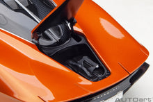 Lade das Bild in den Galerie-Viewer, McLaren Speedtail Volcano Orange
