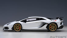 Lade das Bild in den Galerie-Viewer, Lamborghini Aventador SVJ Bianco Asopo/Metallic White
