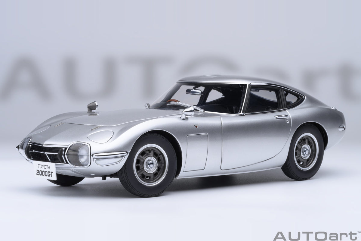 AUTOart 1:18 Toyota 2000GT silver) 1967