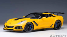 Lade das Bild in den Galerie-Viewer, Chevrolet Corvette C7 ZR1 2019 Corvette Racing Yellow Tintcoat
