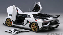 Lade das Bild in den Galerie-Viewer, Lamborghini Aventador SVJ Bianco Asopo/Metallic White
