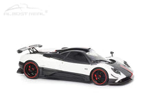Lade das Bild in den Galerie-Viewer, Pagani Zonda Cinque Coupe 2009 Bianco Benny

