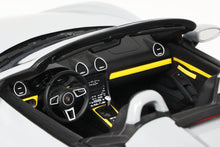Lade das Bild in den Galerie-Viewer, Porsche Spyder 718 Crayon Grey
