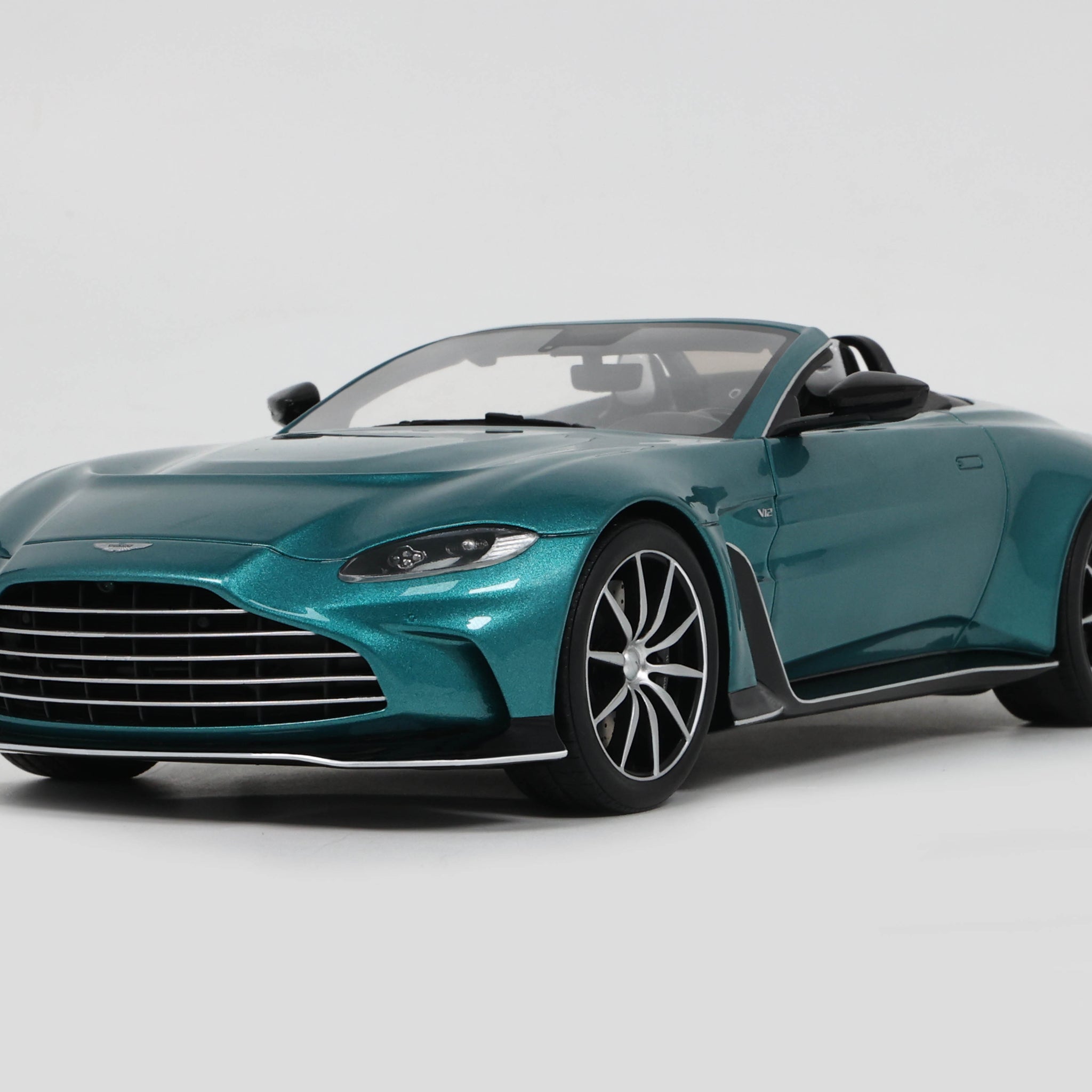 Aston Martin V12 Vantage Roadster Blue