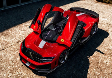 1:18 Ferrari F80 metal diecast full open Rosso Corsa with silver and white stripe and carbon - HE180054A2DIE wing - LUXURY PACK - BASE AND CASE INCLUDED