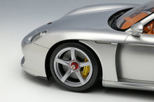 Lade das Bild in den Galerie-Viewer, Porsche Carrera GT 2004 GT Silver
