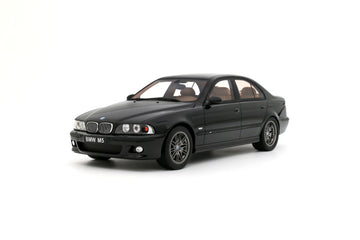 1:18 BMW E39 M5 BLACK SAPHIRE METALLIC 475 2000 - OT1338