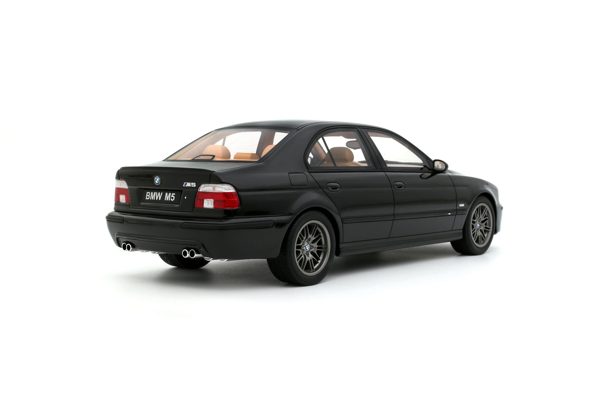 1:18 BMW E39 M5 BLACK SAPHIRE METALLIC 475 2000 - OT1338