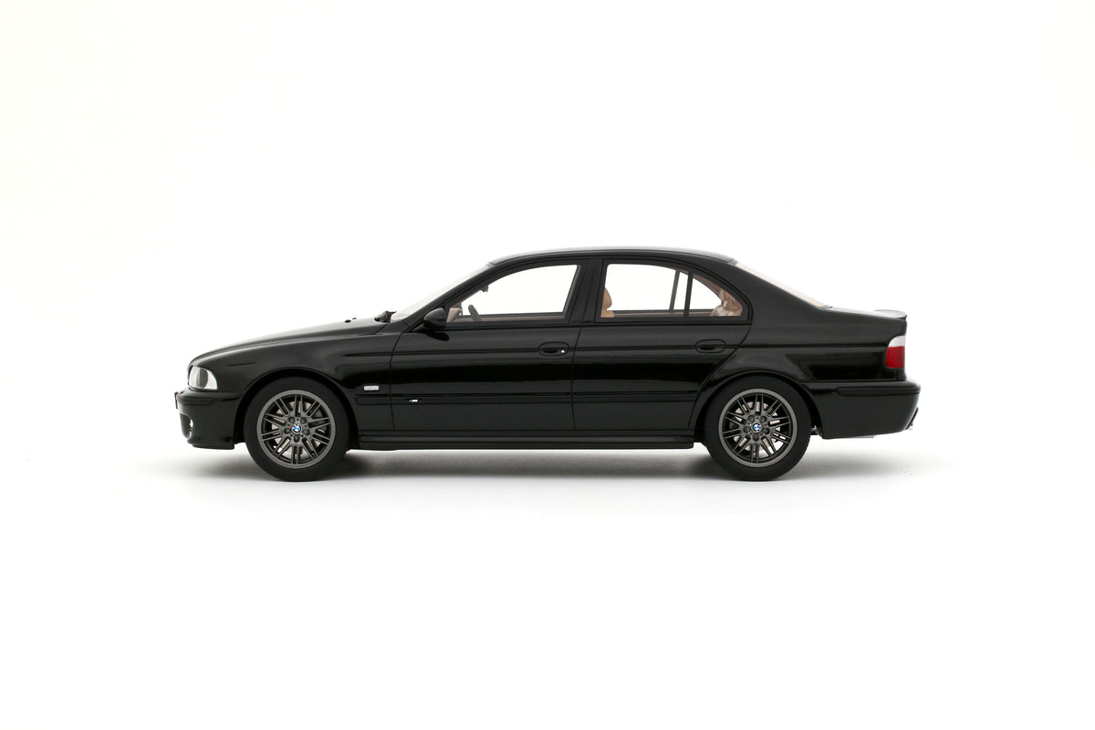 1:18 BMW E39 M5 BLACK SAPHIRE METALLIC 475 2000 - OT1338