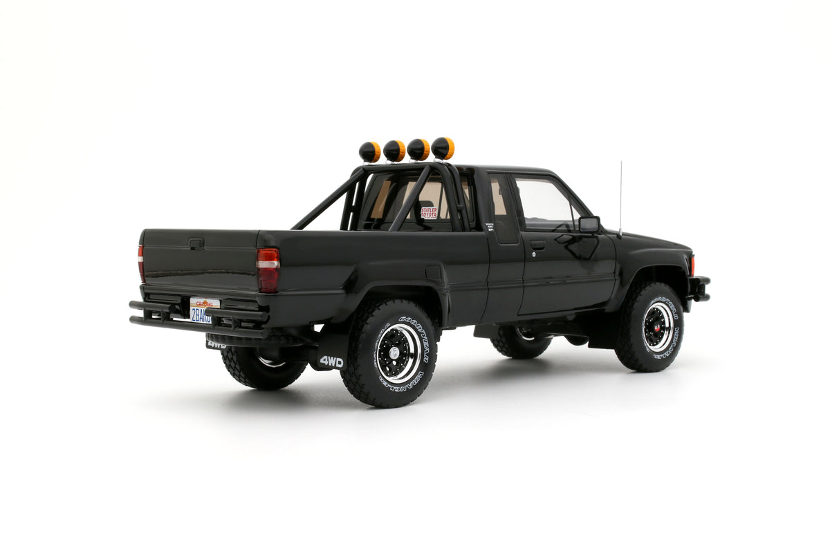 Toyota Hilux SR5 1985 Glossy Black 202