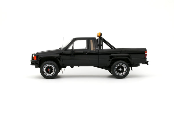 Toyota Hilux SR5 1985 Glossy Black 202