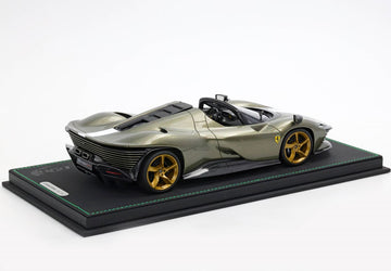 Ferrari SP3 Daytona tetto aperto Verde Manzoni Lucido P18214TMF1
